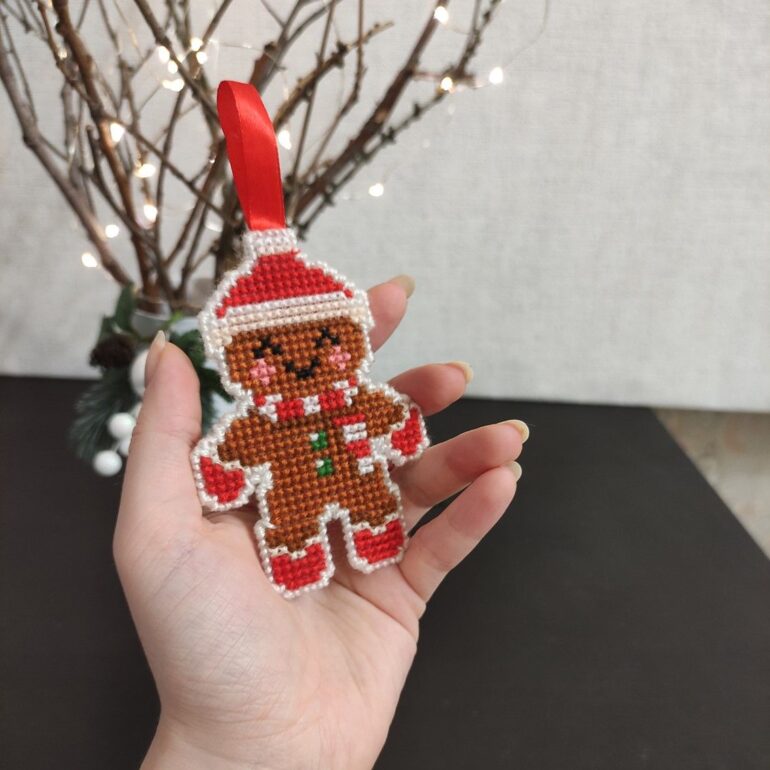 Gingerbread Man Cross Stitch Pattern PDF, Christmas Plastic Canvas Pattern, Small Pattern for Beginners