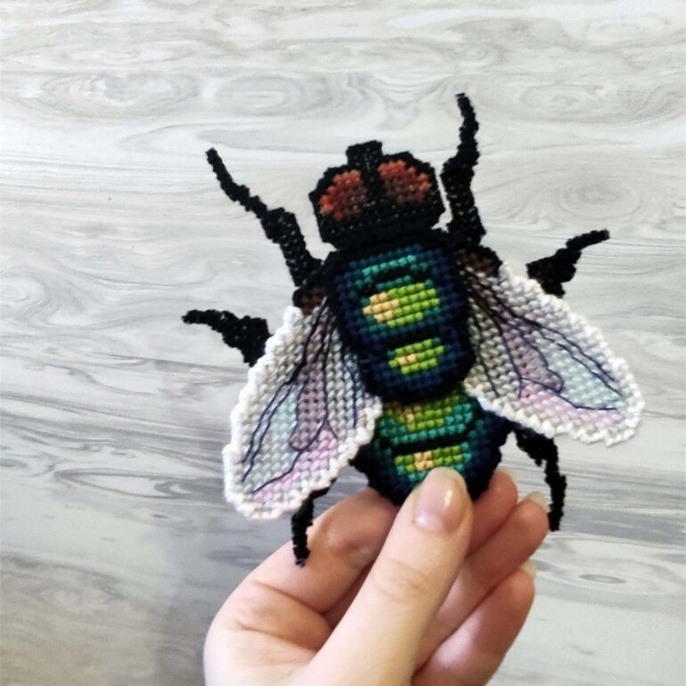 Cross stitch pattern of a realistic fly for garden décor, plastic canvas pattern
