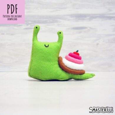 Make your mom, grandmother or little ones a cute felt garden snail with this easy-to-follow PDF pattern & tutorial! Perfect as a gift or a great way to spend a spring or summer afternoon, this craft is sure to bring a smile to the recipient's face. Get creative and make a snail of your own - it's a great way to bring color to your home!
